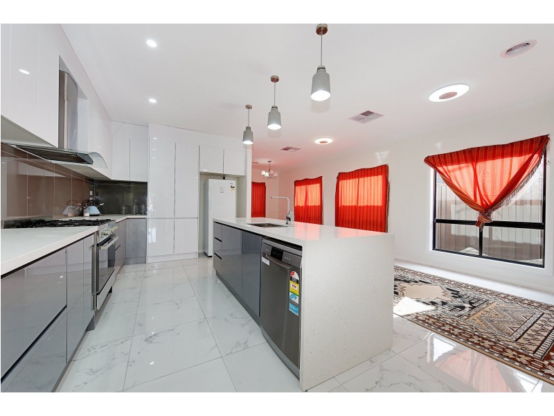 12 Recreation Street, Roxburgh Park VIC 3064