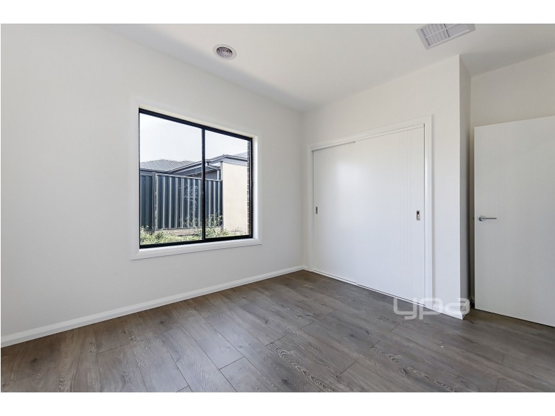 12 Recreation Street, Roxburgh Park VIC 3064