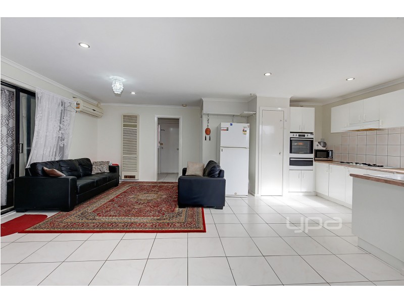 13 Brecon Nook, Craigieburn VIC 3064