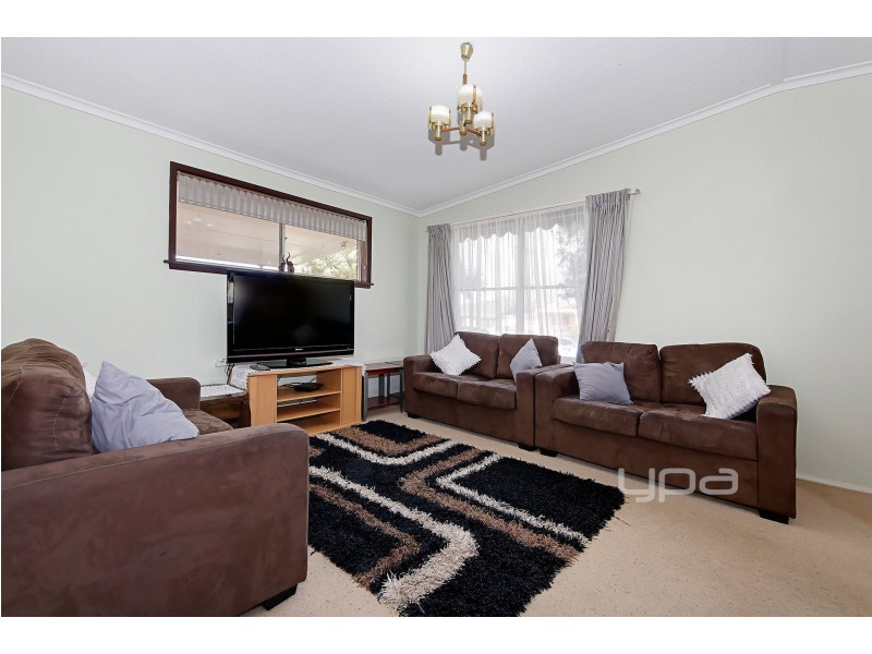 10 Crossley Crescent, Coolaroo VIC 3048