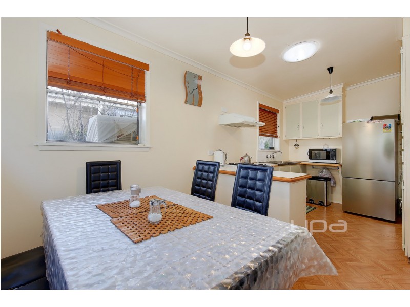 10 Crossley Crescent, Coolaroo VIC 3048