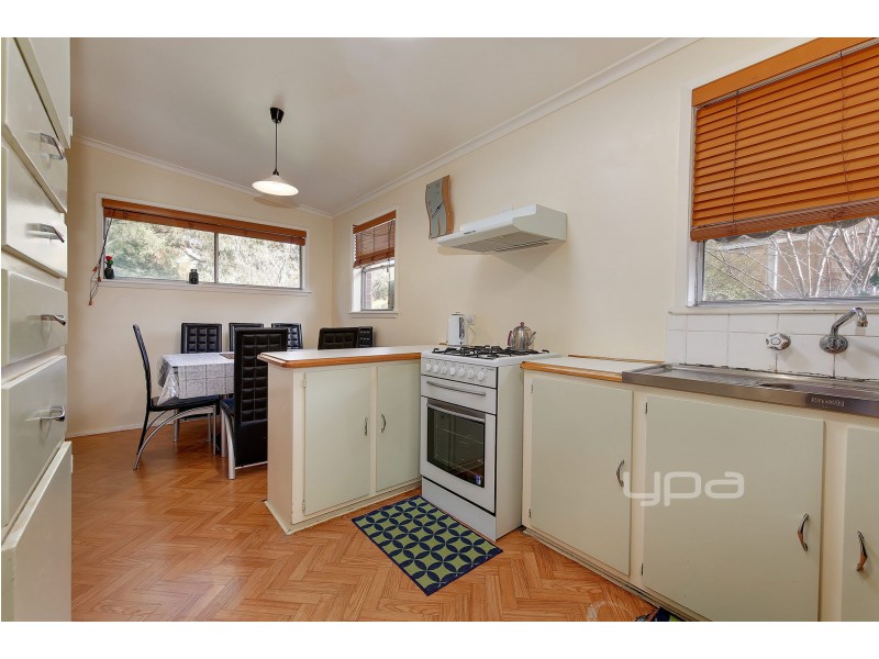 10 Crossley Crescent, Coolaroo VIC 3048