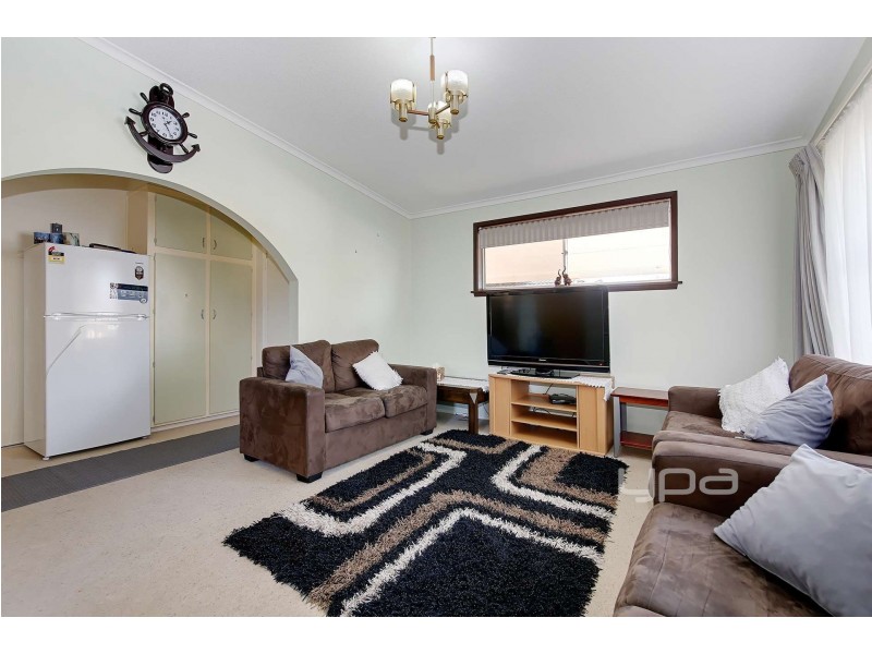10 Crossley Crescent, Coolaroo VIC 3048