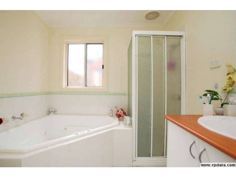 41 Rio Grande Drive, Roxburgh Park VIC 3064