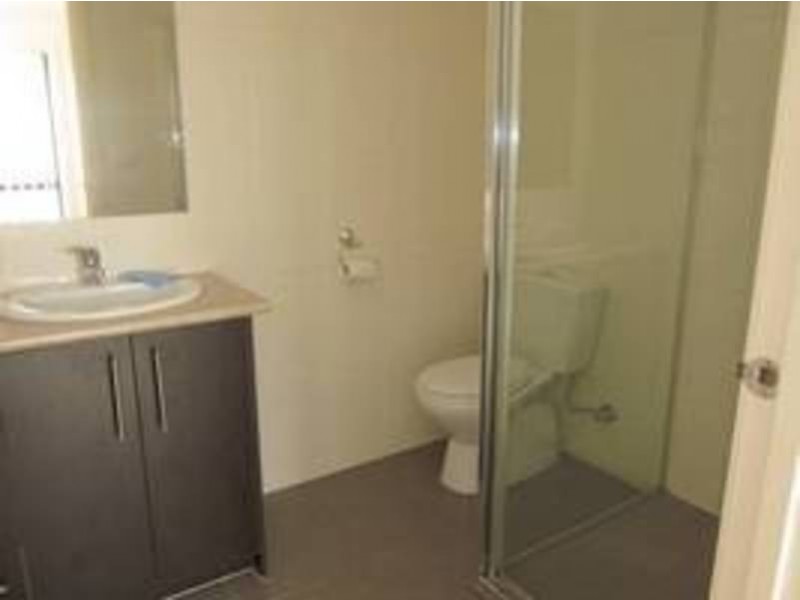 2/7 Care Close, Meadow Heights VIC 3048