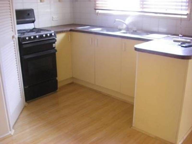 1/10 Mitta Mitta Way, Meadow Heights VIC 3048