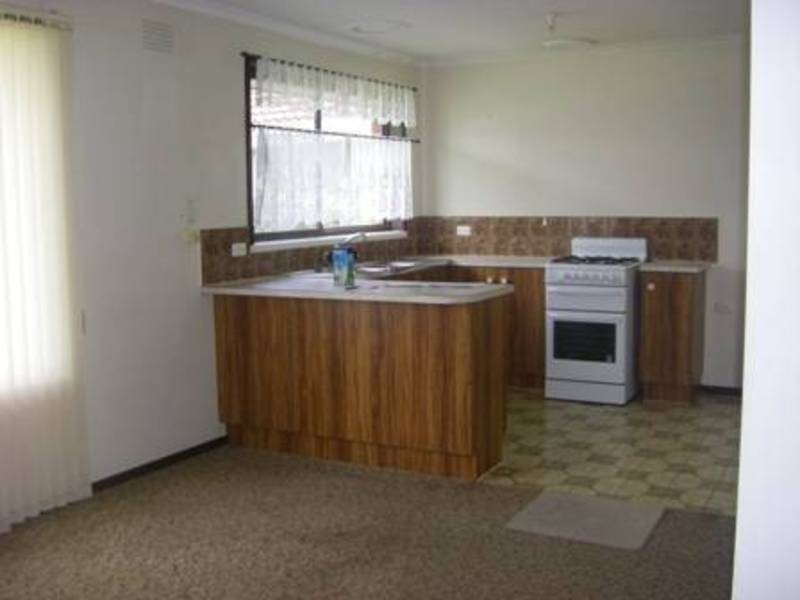 110 Rokewood Crescnt, Meadow Heights VIC 3048