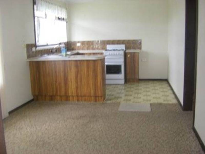 110 Rokewood Crescnt, Meadow Heights VIC 3048