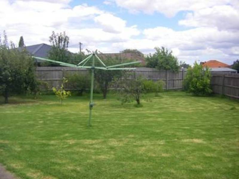 110 Rokewood Crescnt, Meadow Heights VIC 3048