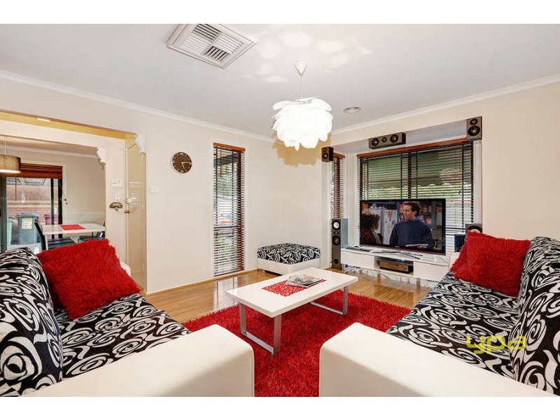 24 Rutherford Way, Roxburgh Park VIC 3064