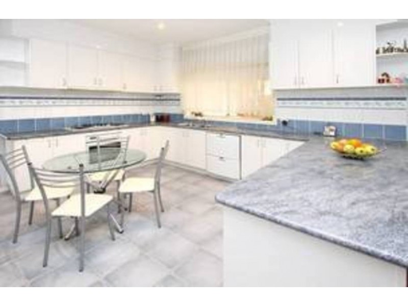 5 Pecos Place, Roxburgh Park VIC 3064