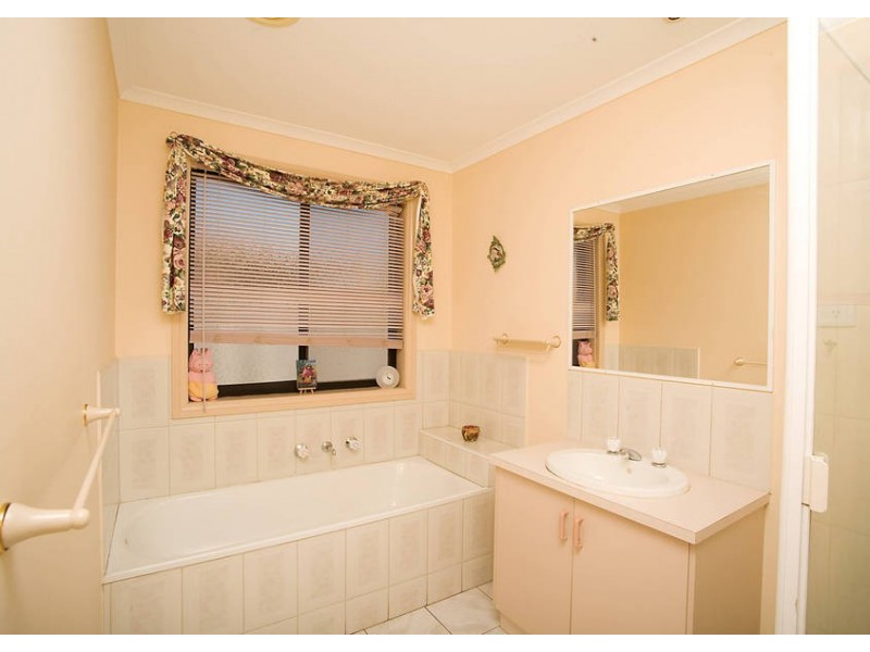 14 Gibney Close, Roxburgh Park VIC 3064