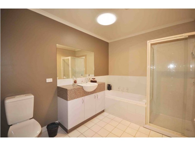 14/67 RAVENHILL BLVD, Roxburgh Park VIC 3064