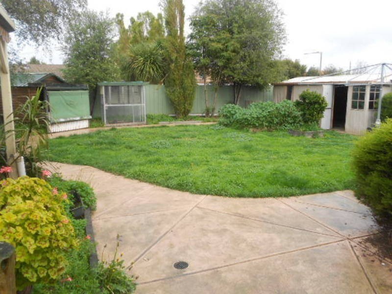 27 Watford Crescent, Craigieburn VIC 3064