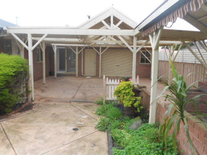 27 Watford Crescent, Craigieburn VIC 3064