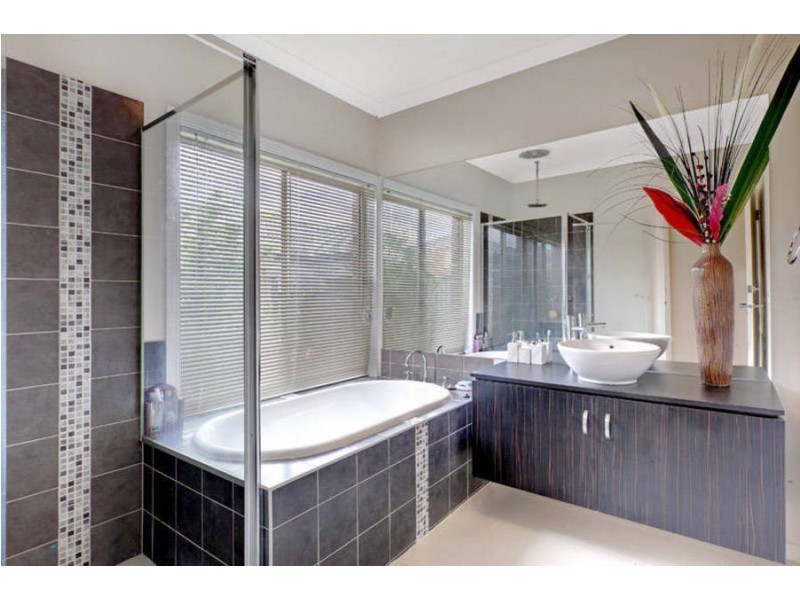 11 Beechworth Avenue, Greenvale VIC 3059