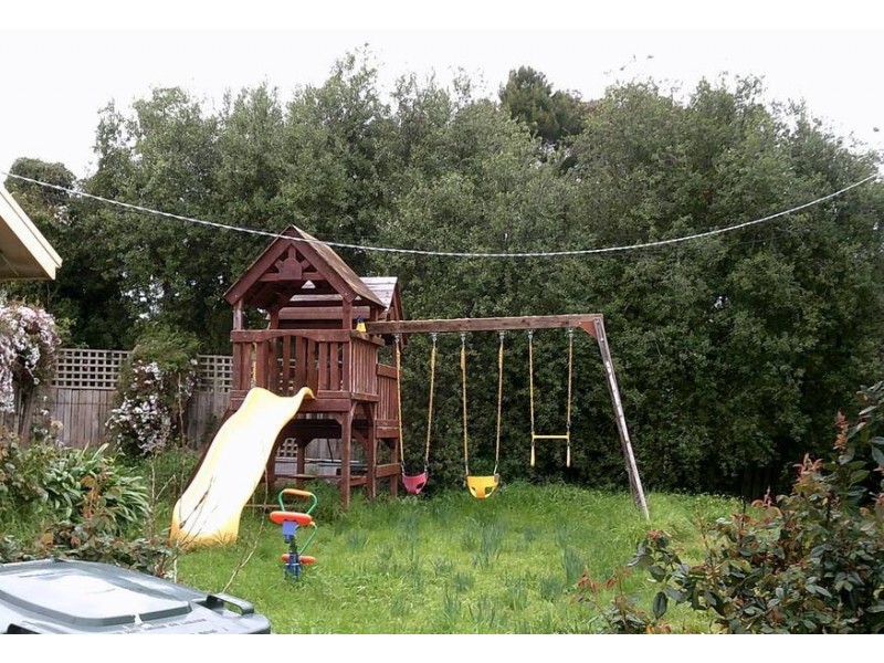 12 ROKEWOOD CRESCENT, Meadow Heights VIC 3048