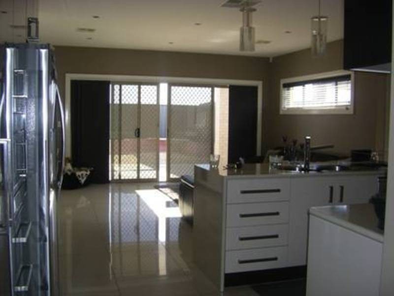 32 Beechworth Ave, Greenvale VIC 3059