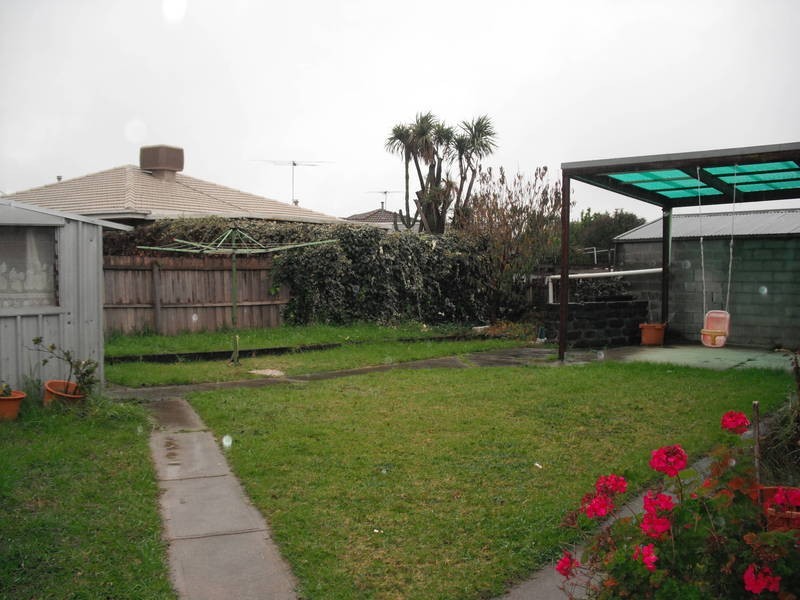 8 Donald Street, Dallas VIC 3047