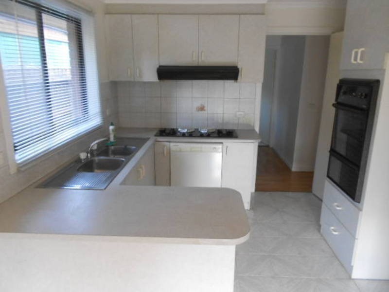 1/28 Mitchell Crescent, Meadow Heights VIC 3048