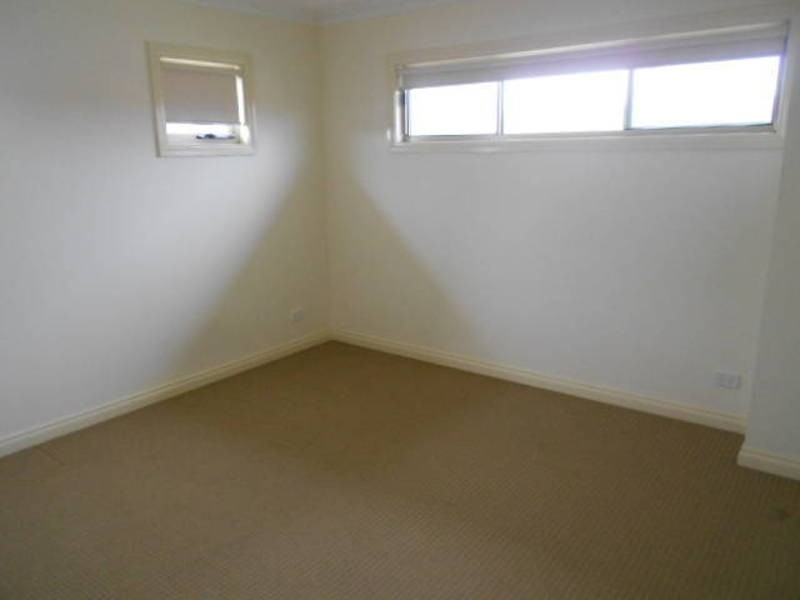 2/15 Castella Court, Meadow Heights VIC 3048