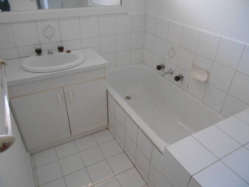 1/28 Mitchell Crescent, Meadow Heights VIC 3048