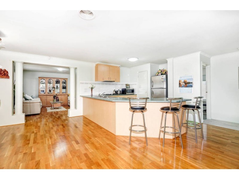 5 Parana Grove, Roxburgh Park VIC 3064