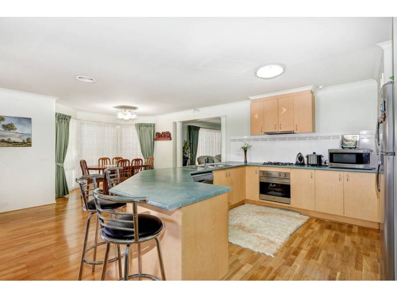 5 Parana Grove, Roxburgh Park VIC 3064