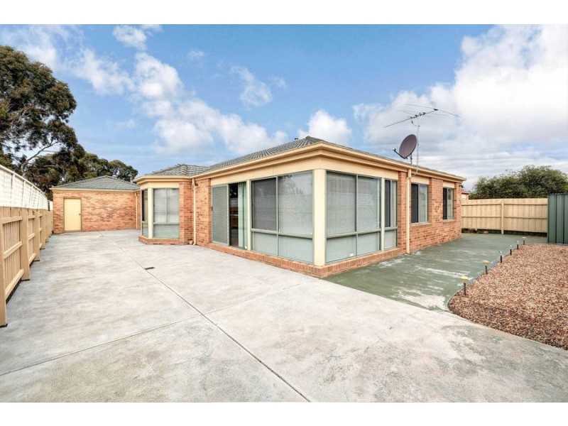 5 Parana Grove, Roxburgh Park VIC 3064