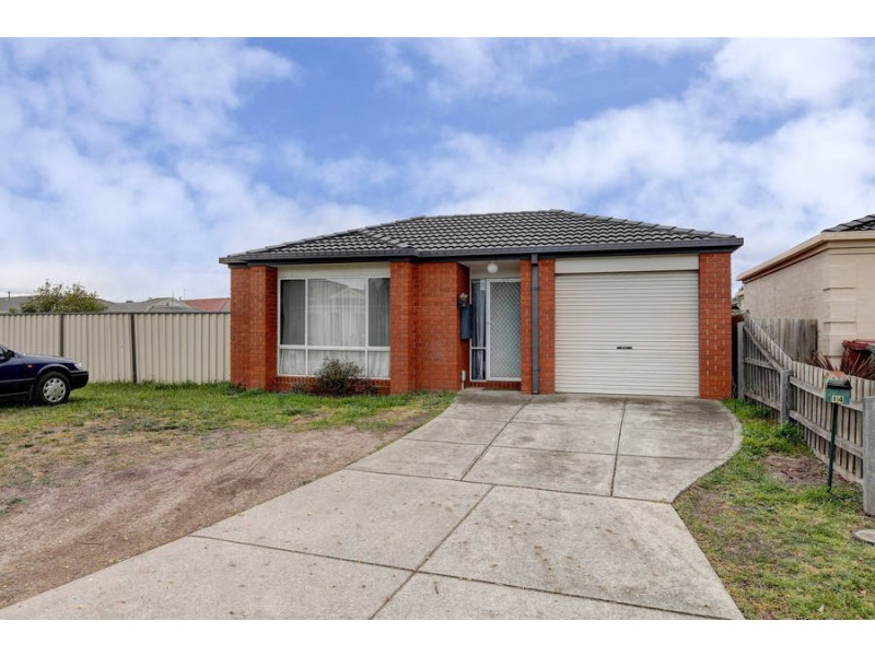14 LACHLAN CRESCENT, Roxburgh Park VIC 3064