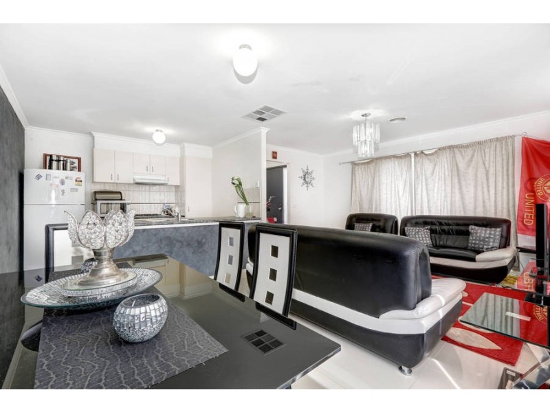 14 LACHLAN CRESCENT, Roxburgh Park VIC 3064