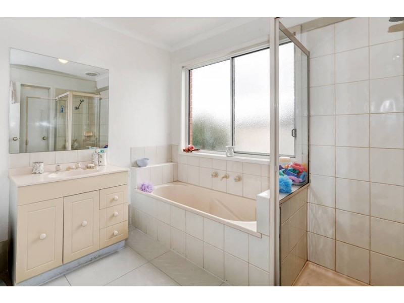 14 LACHLAN CRESCENT, Roxburgh Park VIC 3064