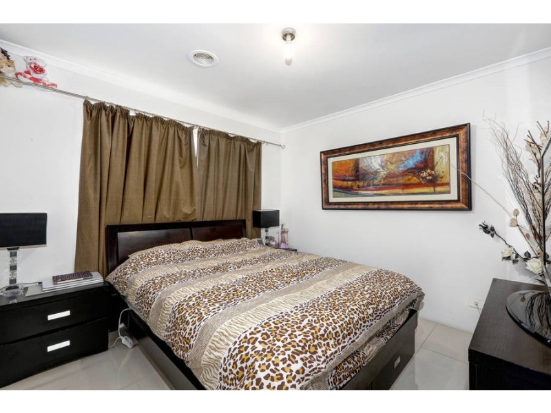 14 LACHLAN CRESCENT, Roxburgh Park VIC 3064