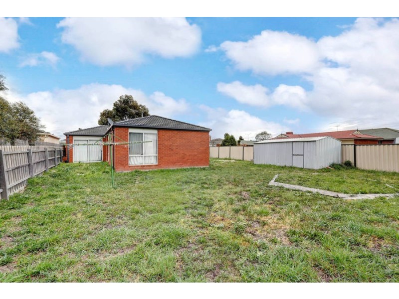 14 LACHLAN CRESCENT, Roxburgh Park VIC 3064