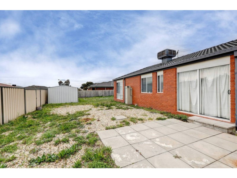 14 LACHLAN CRESCENT, Roxburgh Park VIC 3064