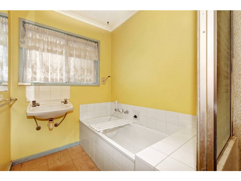 16 Dartmoor Court, Meadow Heights VIC 3048