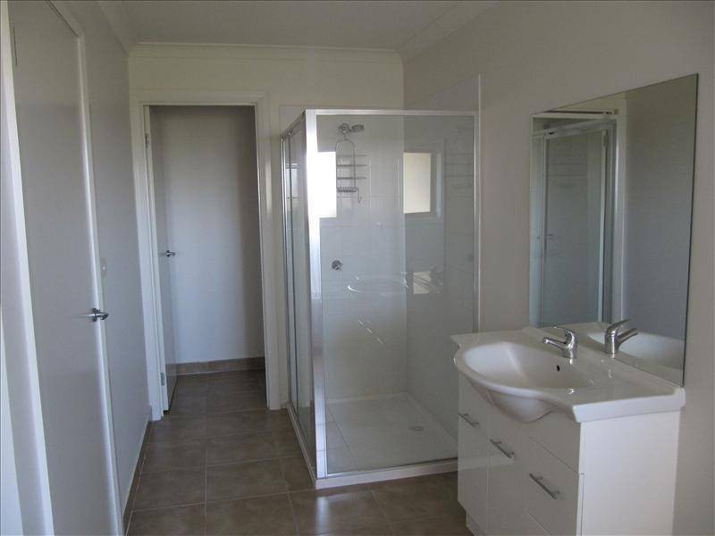 1/11 DUTTON COURT, Meadow Heights VIC 3048