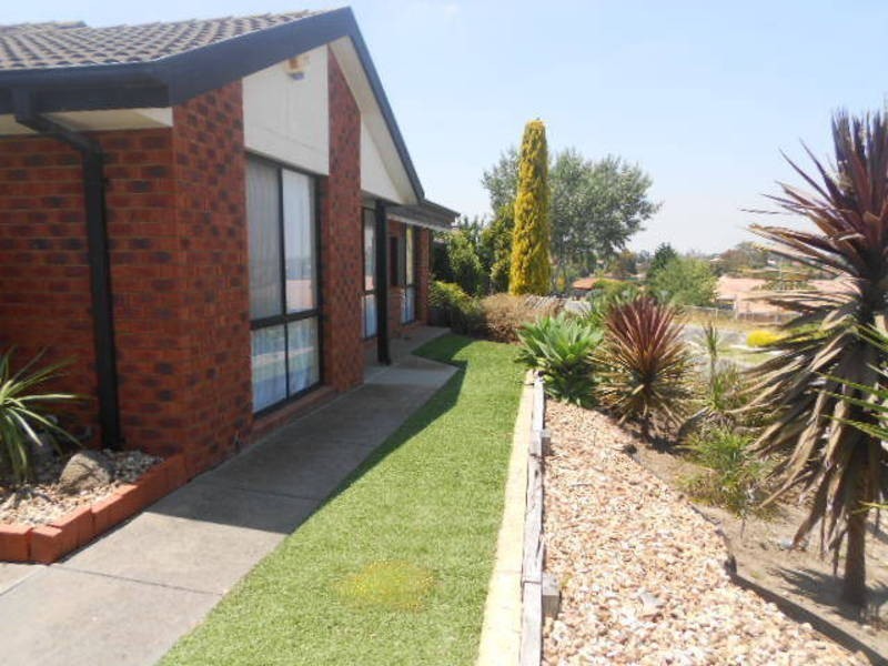 6  Redwood Close, Meadow Heights VIC 3048
