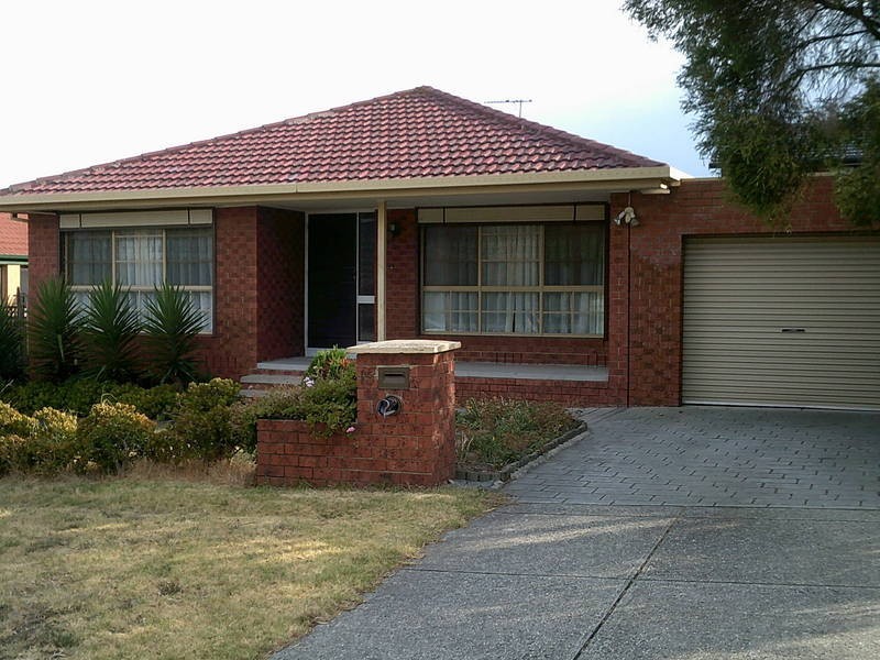 15 Manuka Place, Meadow Heights VIC 3048