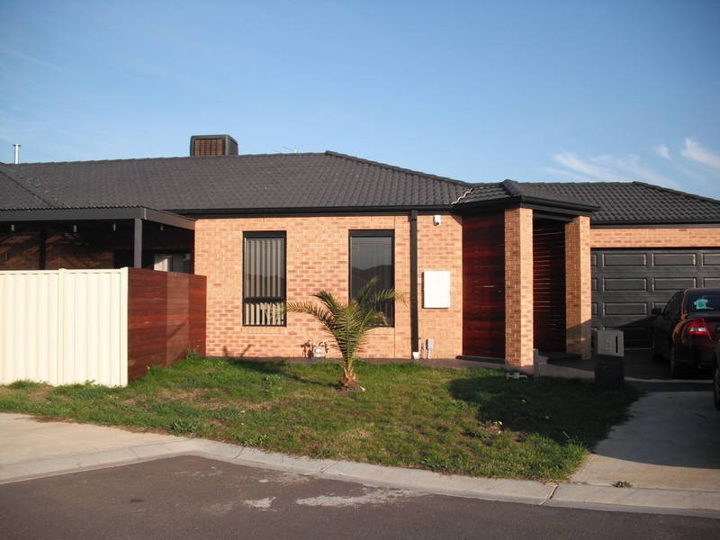 5 AMALFI COURT, Roxburgh Park VIC 3064