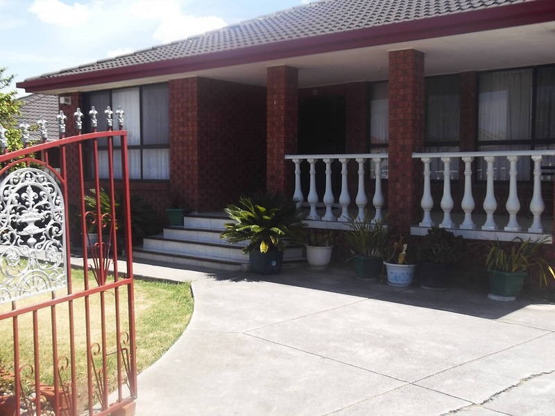 5a Ashleigh Crescent, Meadow Heights VIC 3048