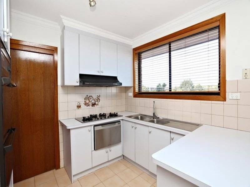 2/23 Cassinia Crescent, Meadow Heights VIC 3048