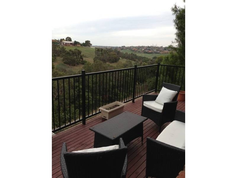 2/23 Cassinia Crescent, Meadow Heights VIC 3048