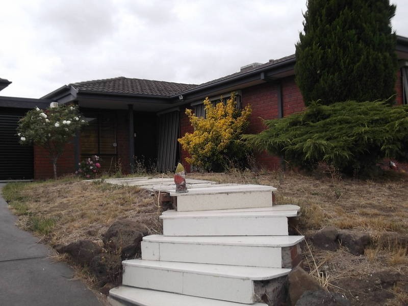 4 Redwood Close, Meadow Heights VIC 3048