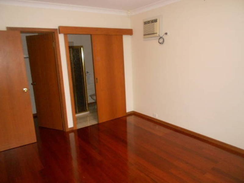 70 Ashleigh Crescent, Meadow Heights VIC 3048