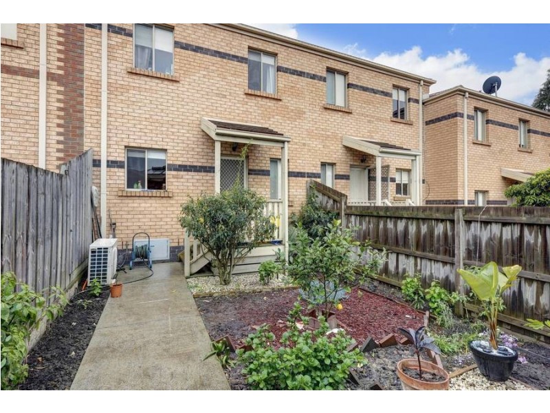 4/3 Whiltshire Drive, Roxburgh Park VIC 3064
