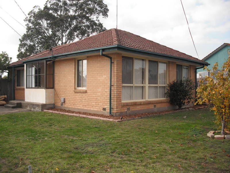 2 NYAH COURT, Dallas VIC 3047