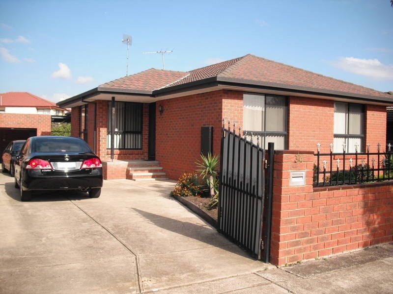 34 Bicentennial Crescent, Meadow Heights VIC 3048