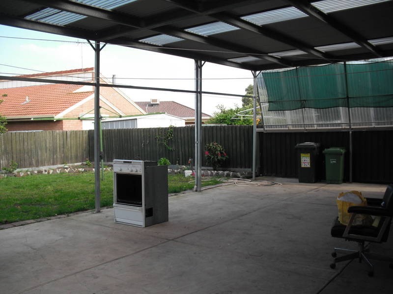 34 Bicentennial Crescent, Meadow Heights VIC 3048