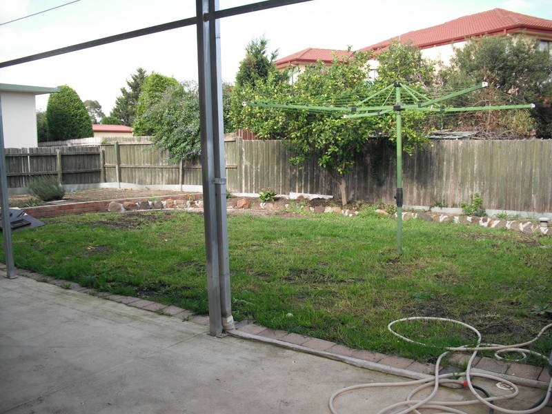 34 Bicentennial Crescent, Meadow Heights VIC 3048